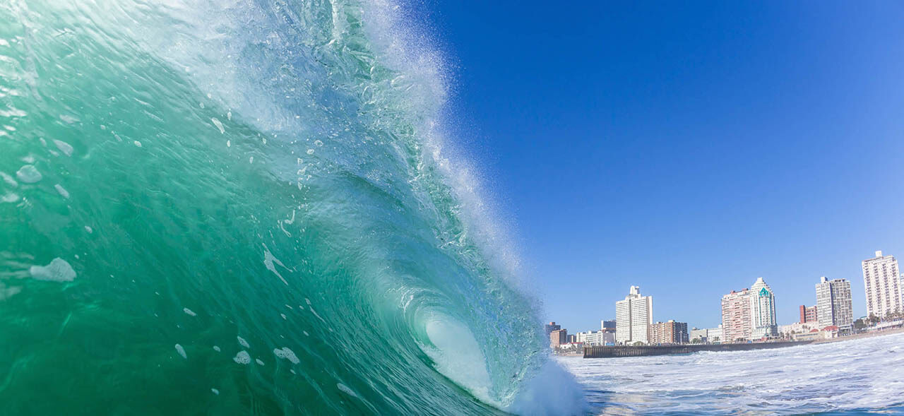 Descubra destinos de surf Qatar Airways