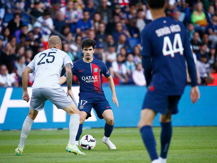 Paris Saint-Germain on X: Retour au Campus PSG pour préparer le choc 🆚  Lens ✊🏼 @qatarairways I #RCLPSG  / X